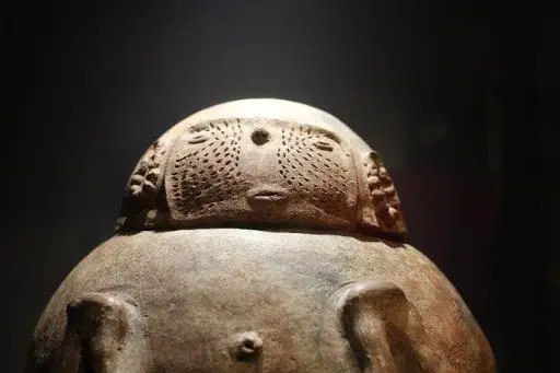 pre-Columbian funerary urn